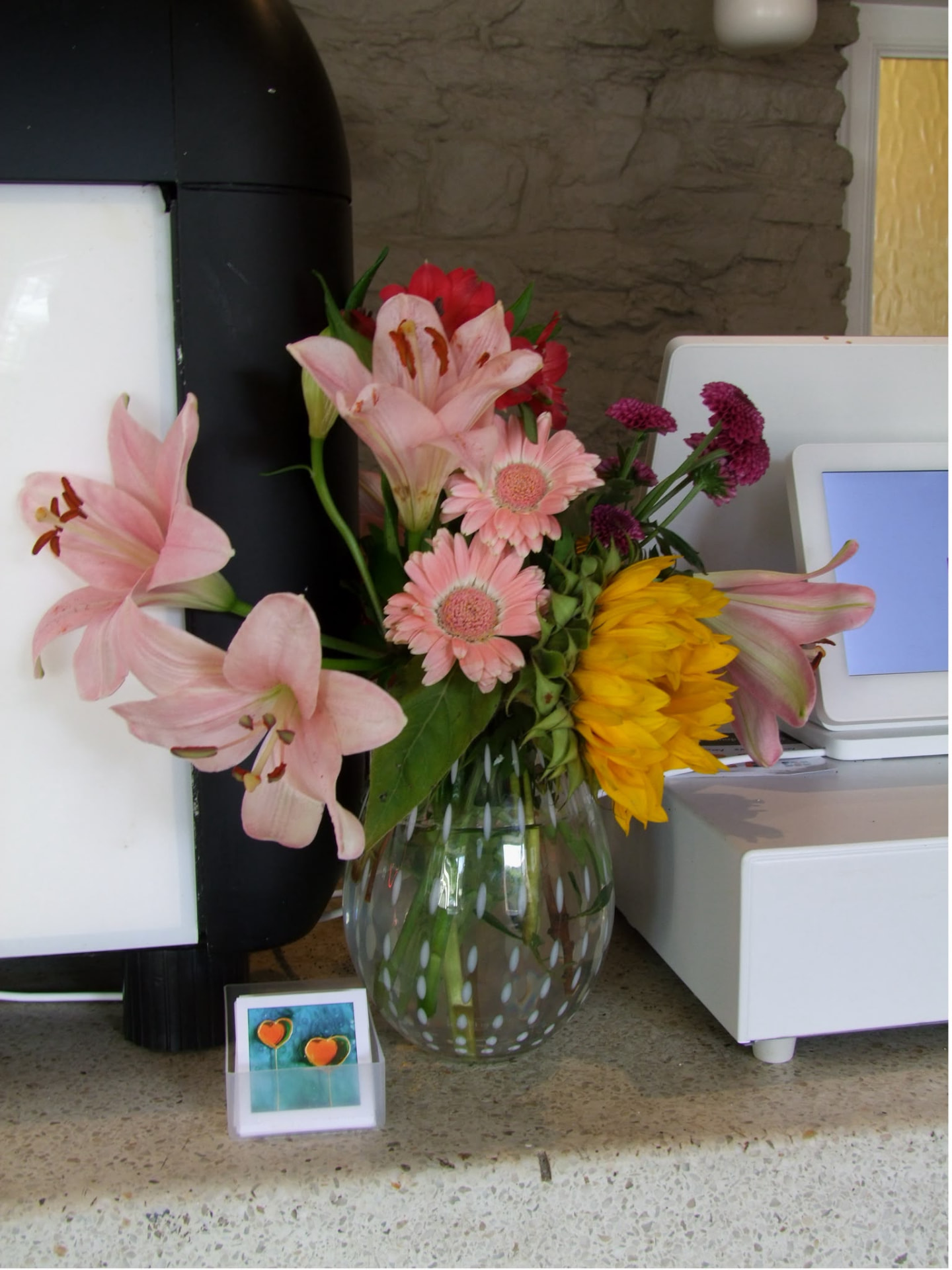Fresh flowers beside the till at Cupán C